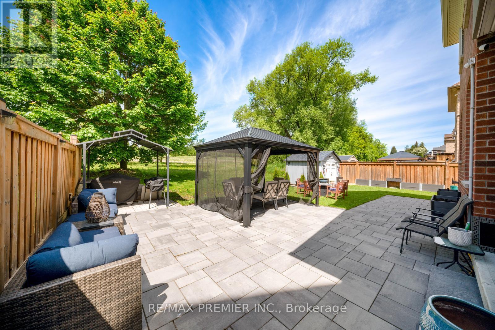Photo 6 of 68 Inverness Way, Bradford West Gwillimbury ON