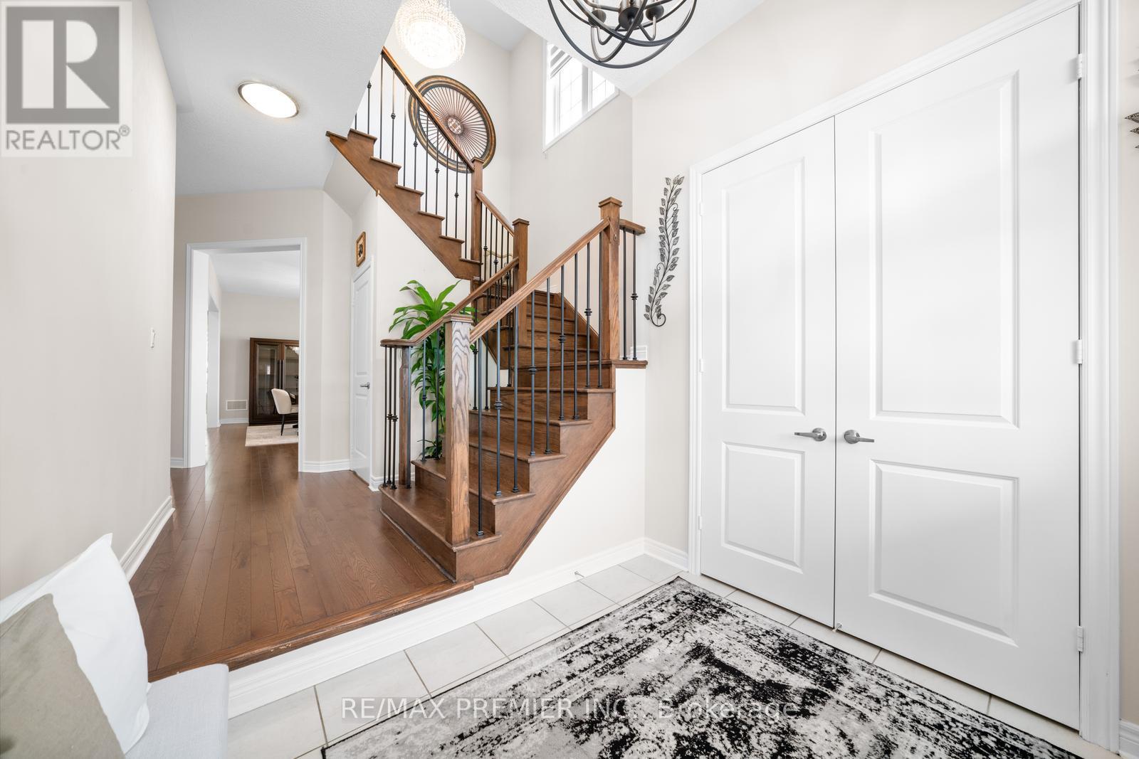 Photo 42 of 68 Inverness Way, Bradford West Gwillimbury ON