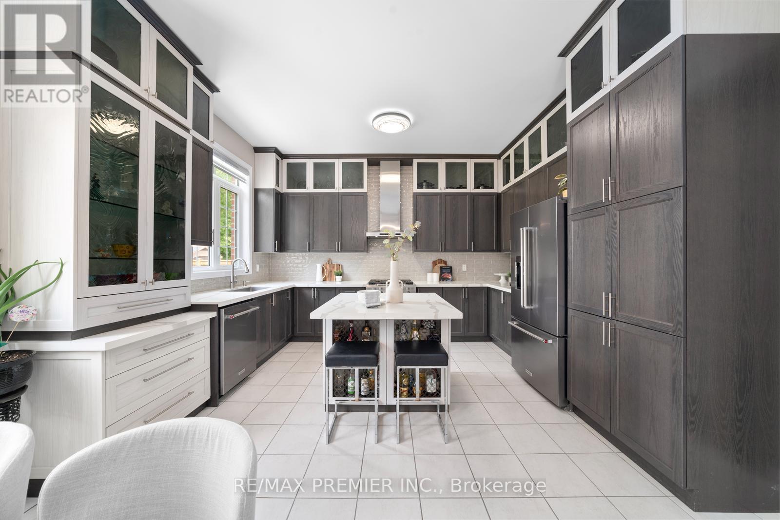 Photo 21 of 68 Inverness Way, Bradford West Gwillimbury ON