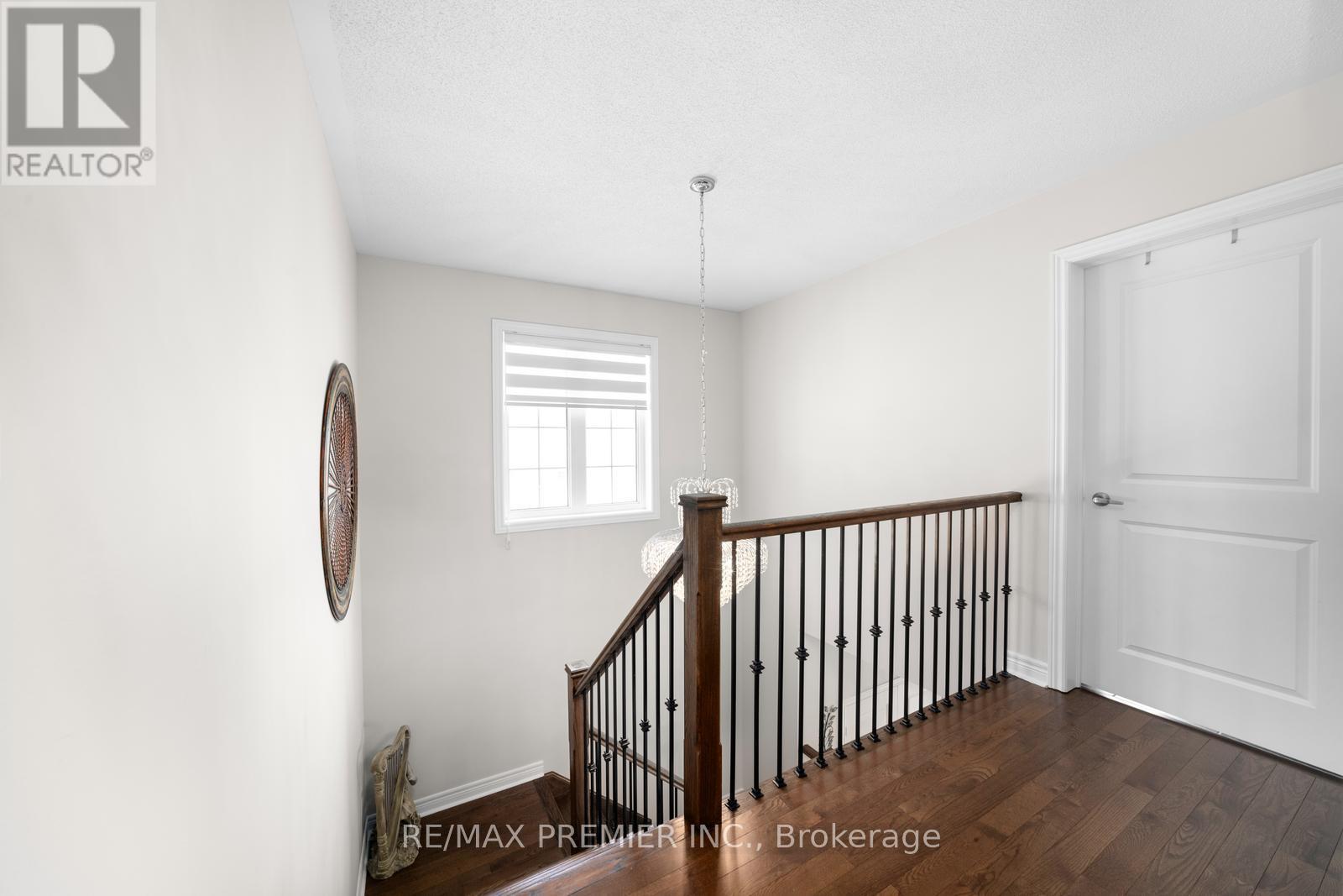 Photo 30 of 68 Inverness Way, Bradford West Gwillimbury ON