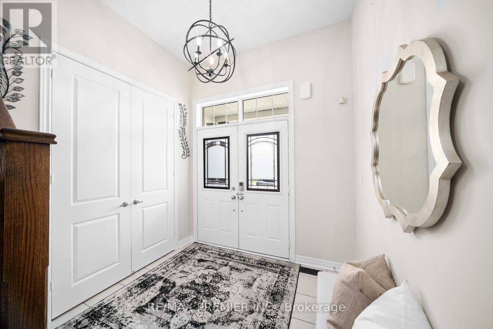 Photo 12 of 68 Inverness Way, Bradford West Gwillimbury ON