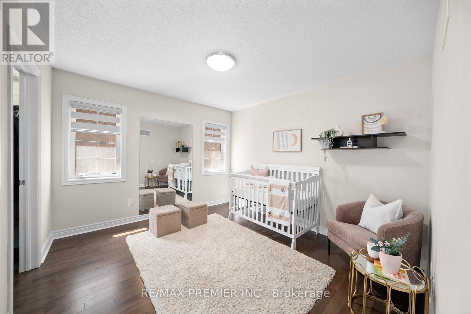 Photo 5 of 68 Inverness Way, Bradford West Gwillimbury ON
