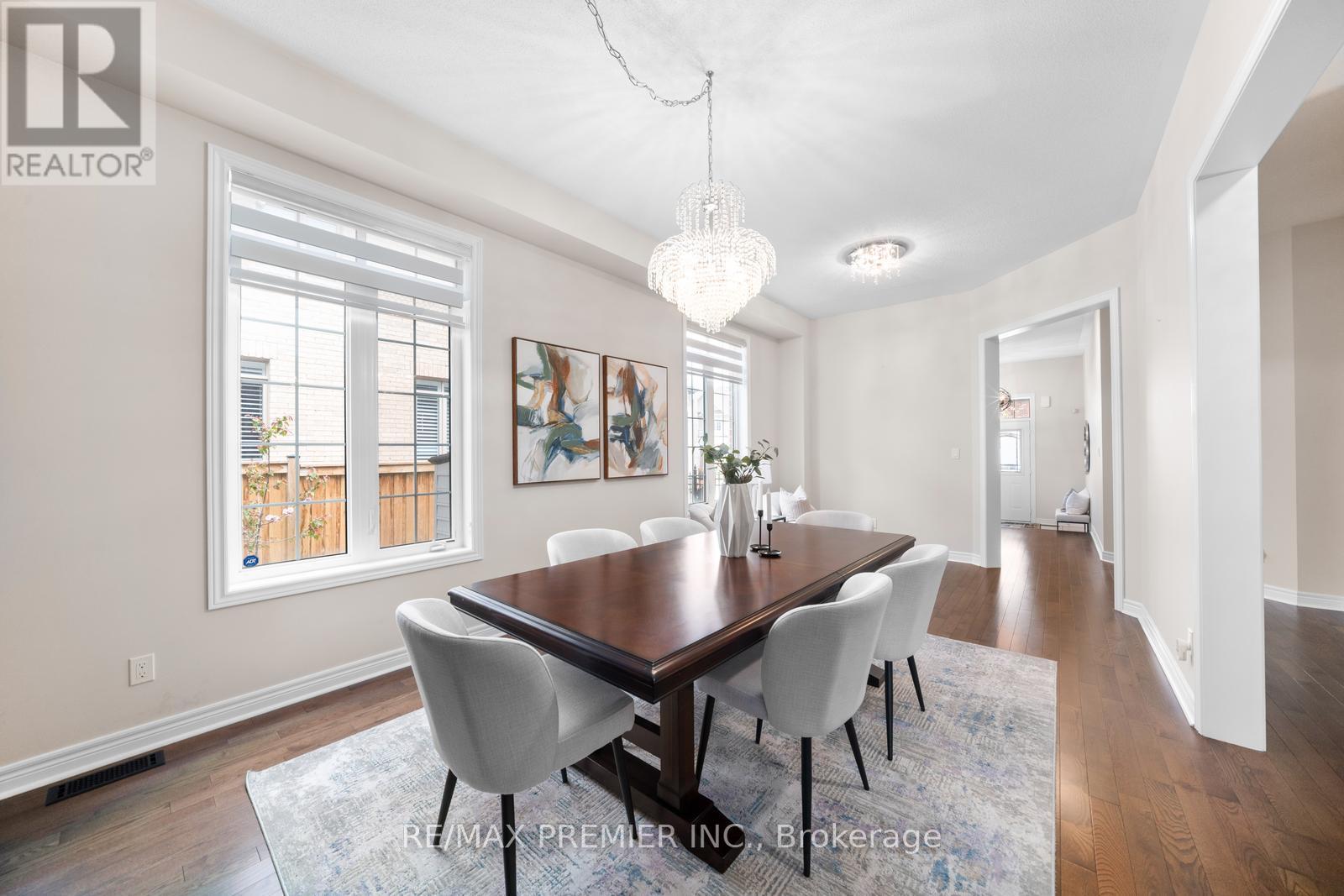 Photo 11 of 68 Inverness Way, Bradford West Gwillimbury ON