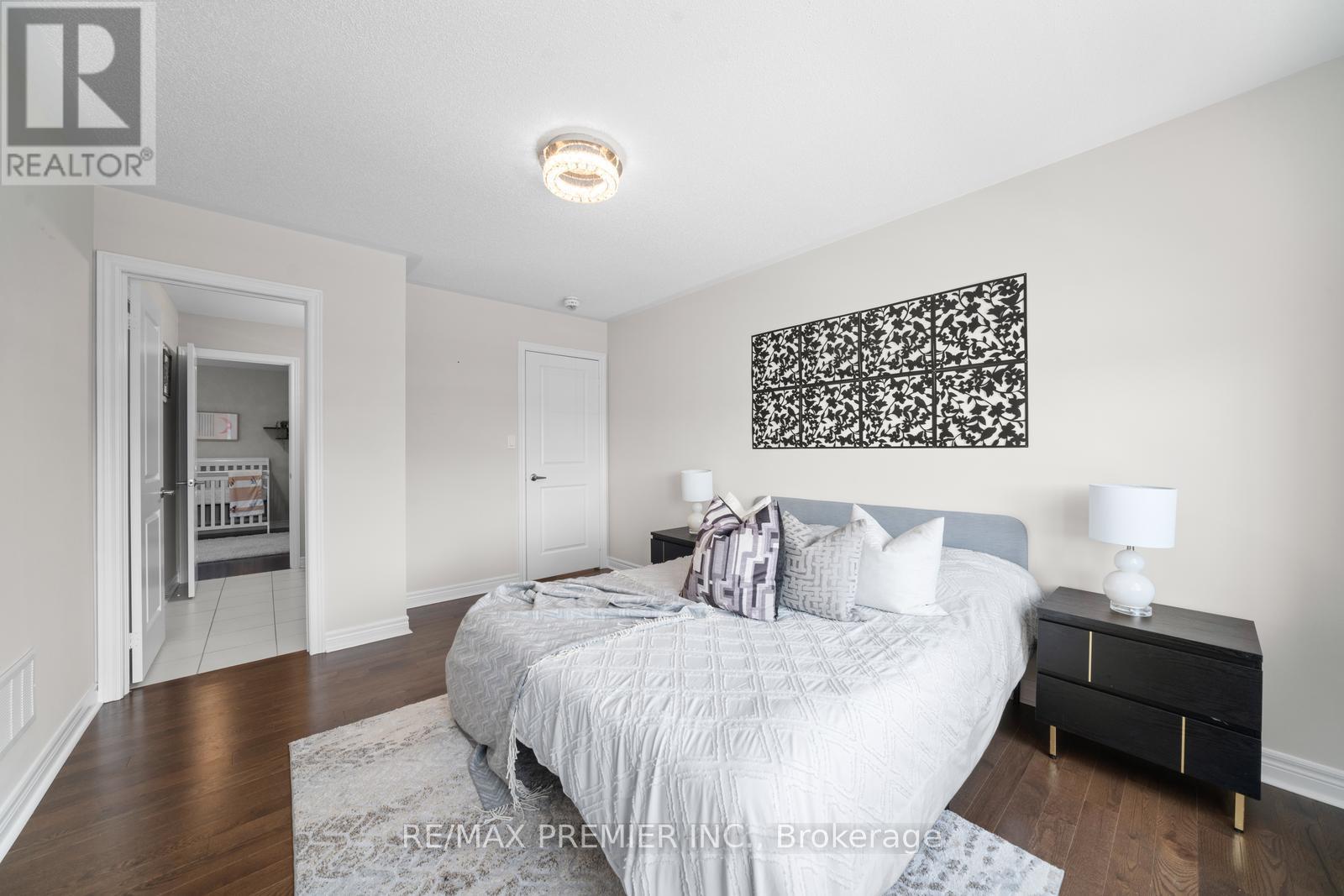Photo 9 of 68 Inverness Way, Bradford West Gwillimbury ON
