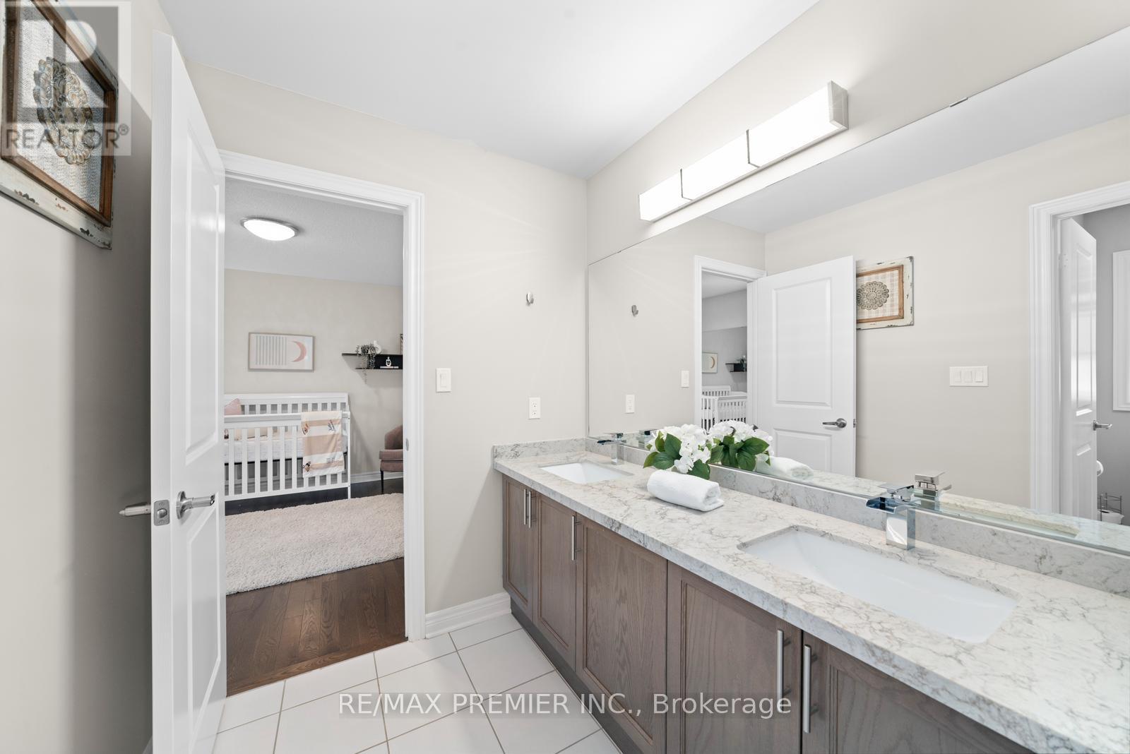 Photo 41 of 68 Inverness Way, Bradford West Gwillimbury ON