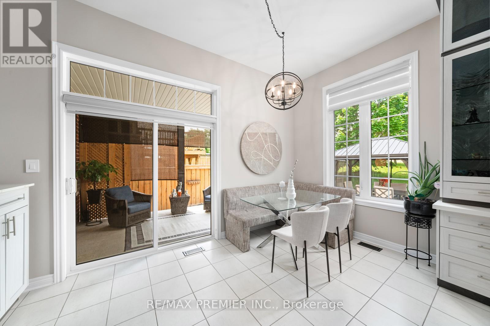 Photo 17 of 68 Inverness Way, Bradford West Gwillimbury ON