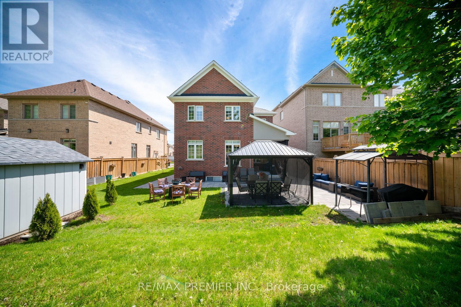 Photo 34 of 68 Inverness Way, Bradford West Gwillimbury ON