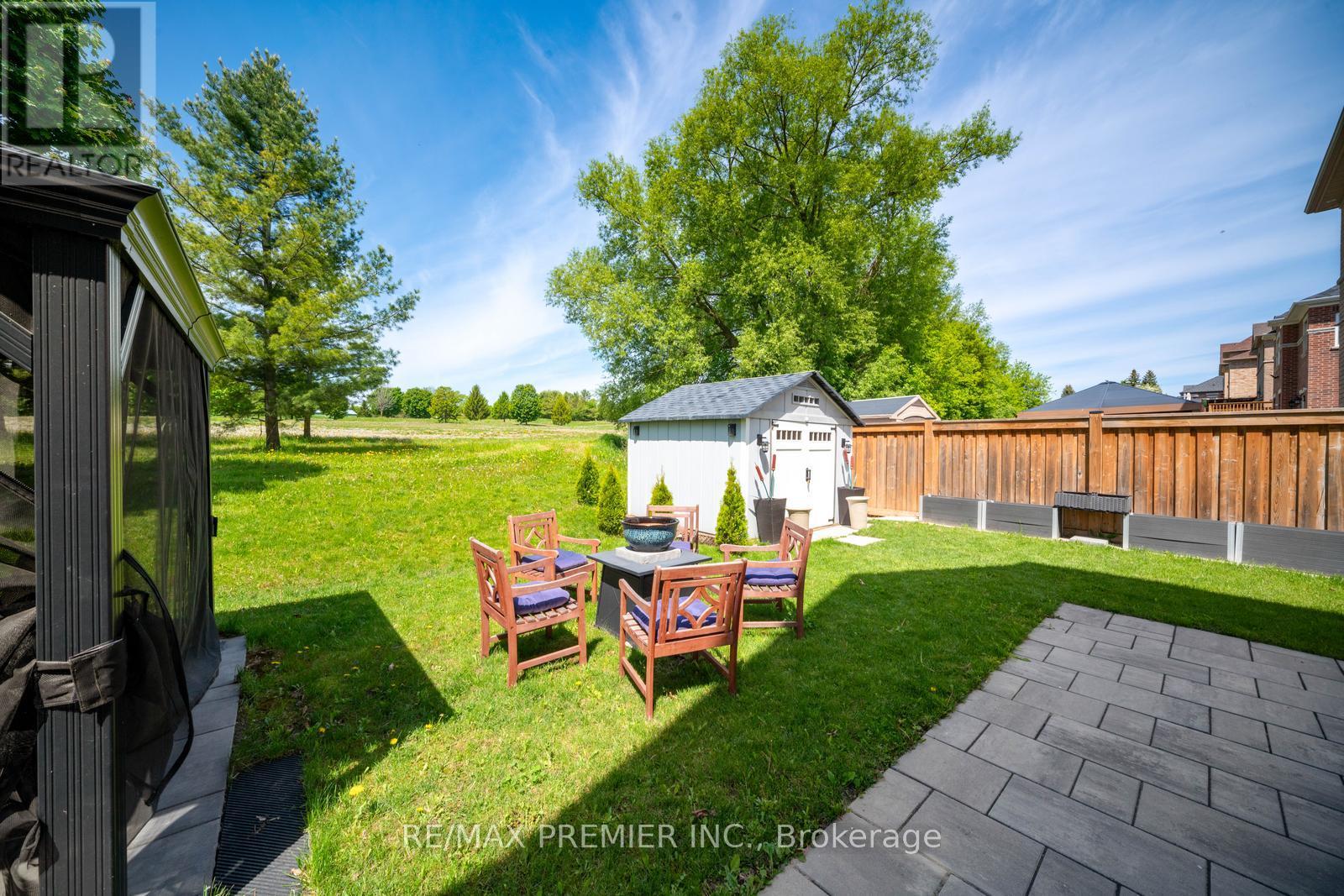 Photo 7 of 68 Inverness Way, Bradford West Gwillimbury ON