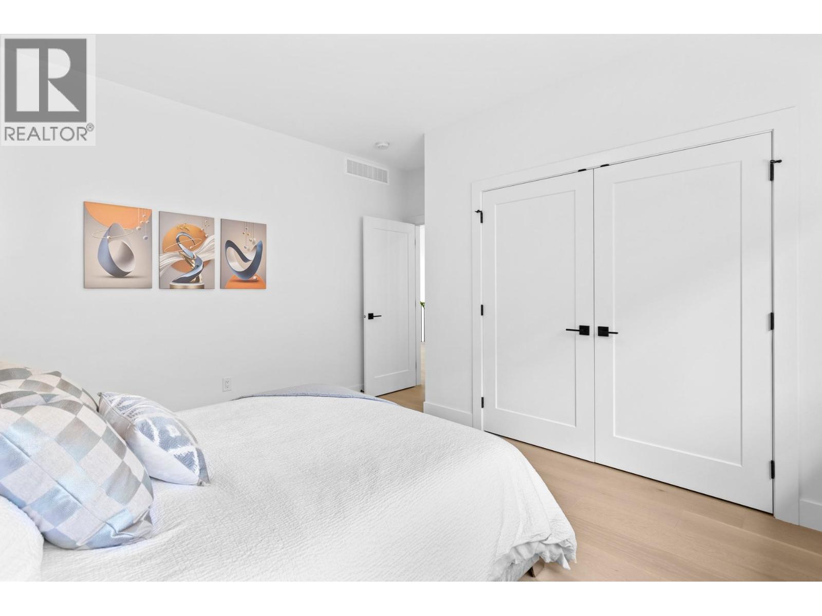 Photo 3 of 437 Vision Court, Kelowna BC