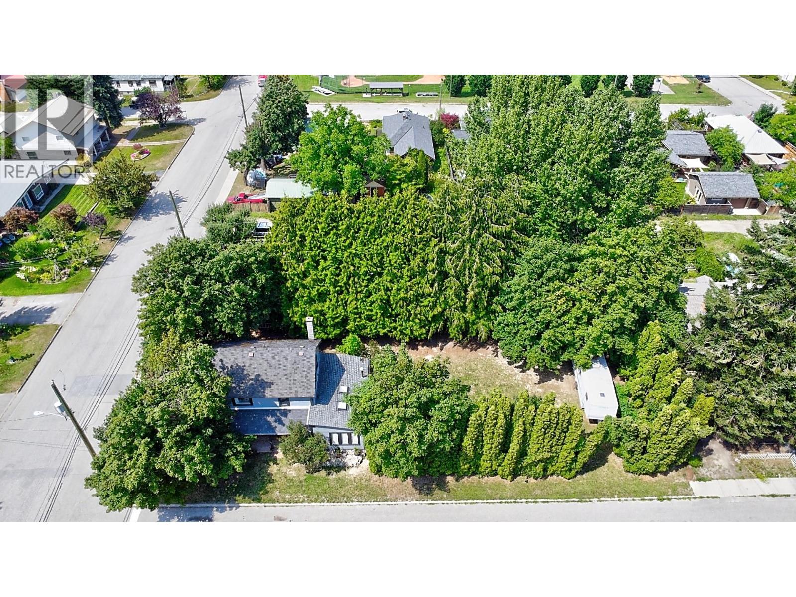 Photo 9 of 1821 Falls Street, Nelson BC