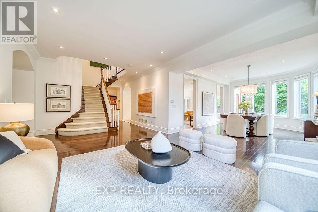 Photo 2 of 2283 Lyndhurst Drive, Oakville ON