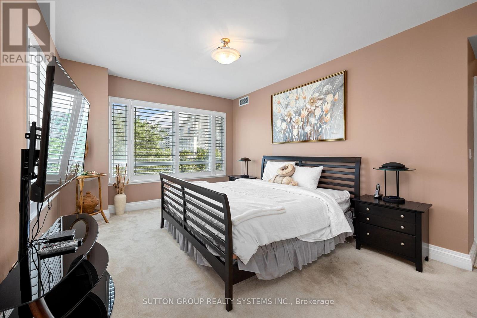 Photo 12 of 302 1 Cordoba Drive, Vaughan ON
