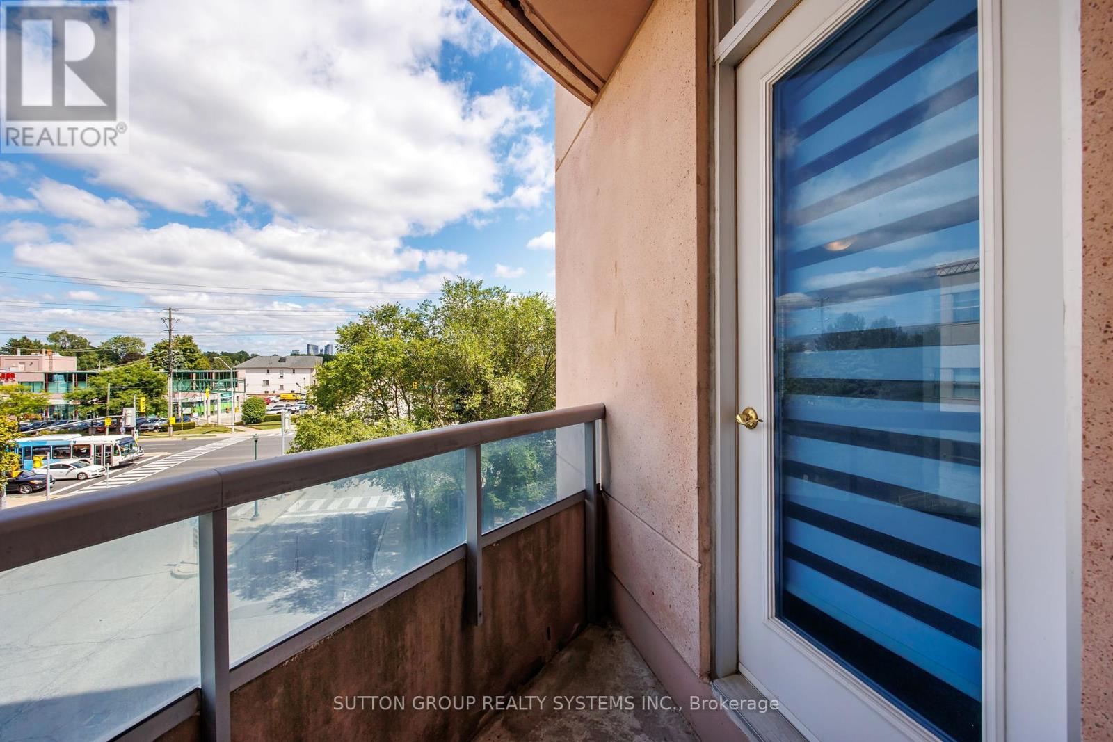 Photo 10 of 302 1 Cordoba Drive, Vaughan ON
