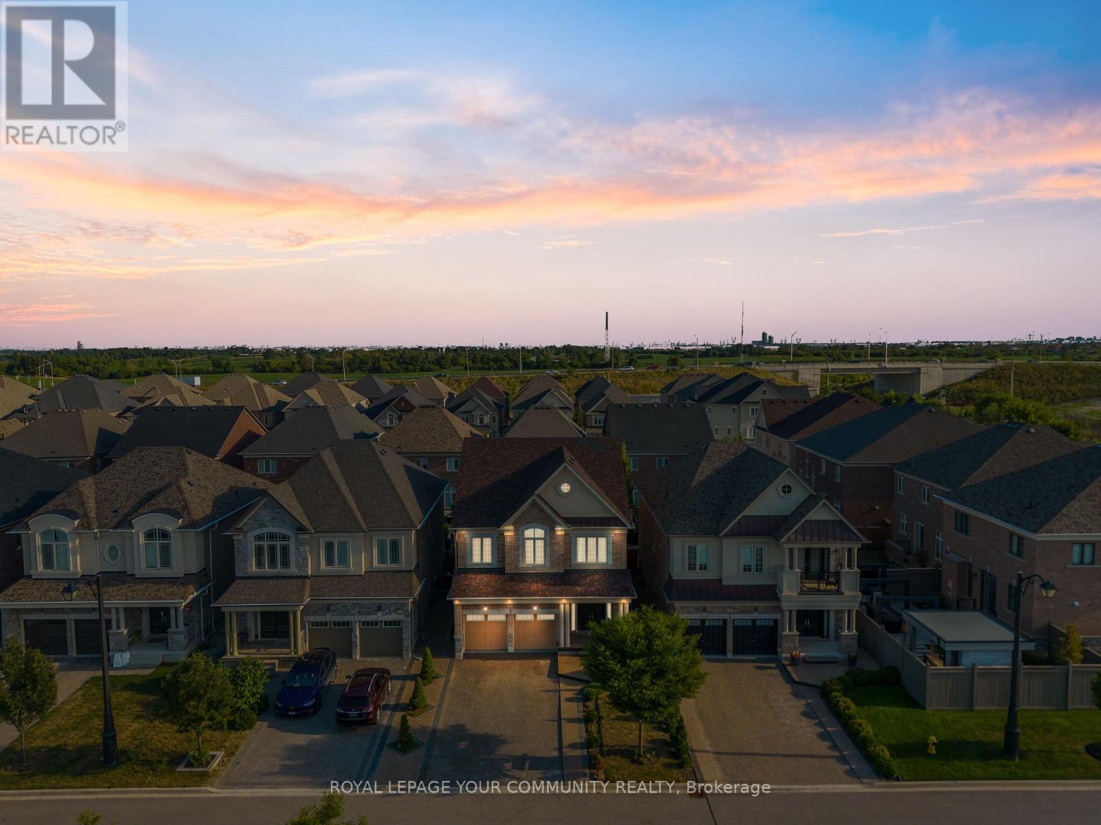 Photo 2 of 61 Ross Vennare Crescent, Vaughan ON