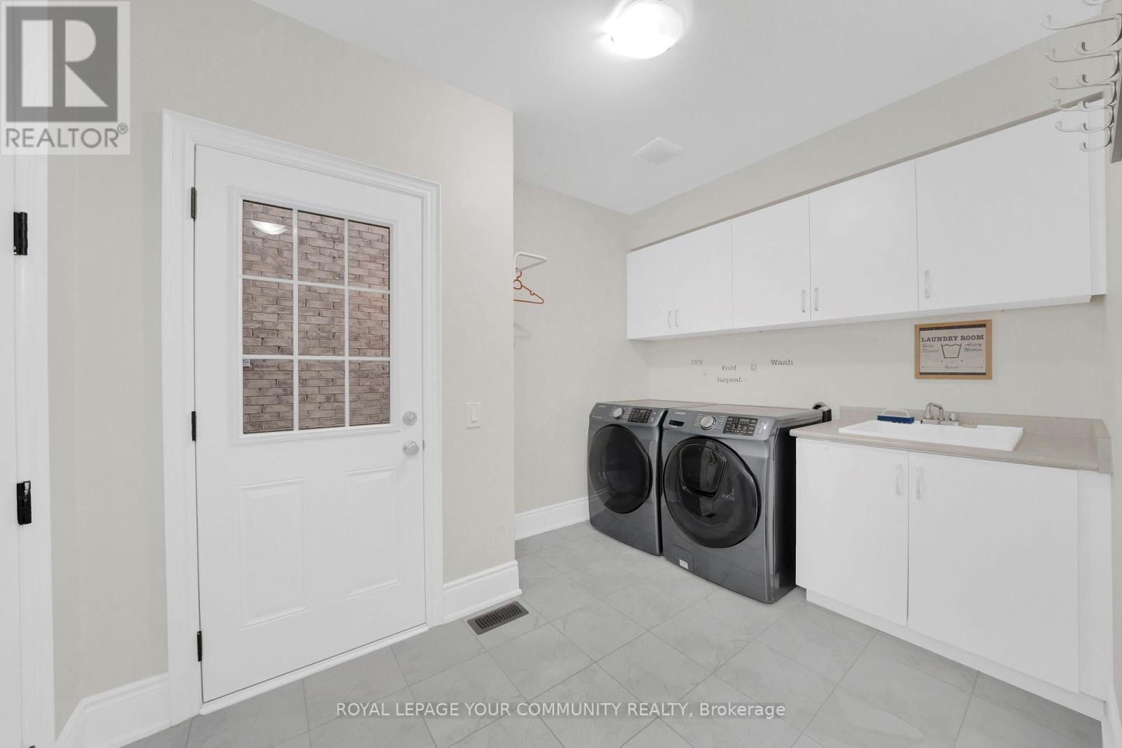 Photo 24 of 61 Ross Vennare Crescent, Vaughan ON