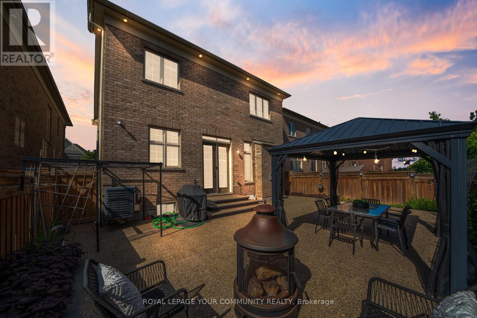 Photo 3 of 61 Ross Vennare Crescent, Vaughan ON