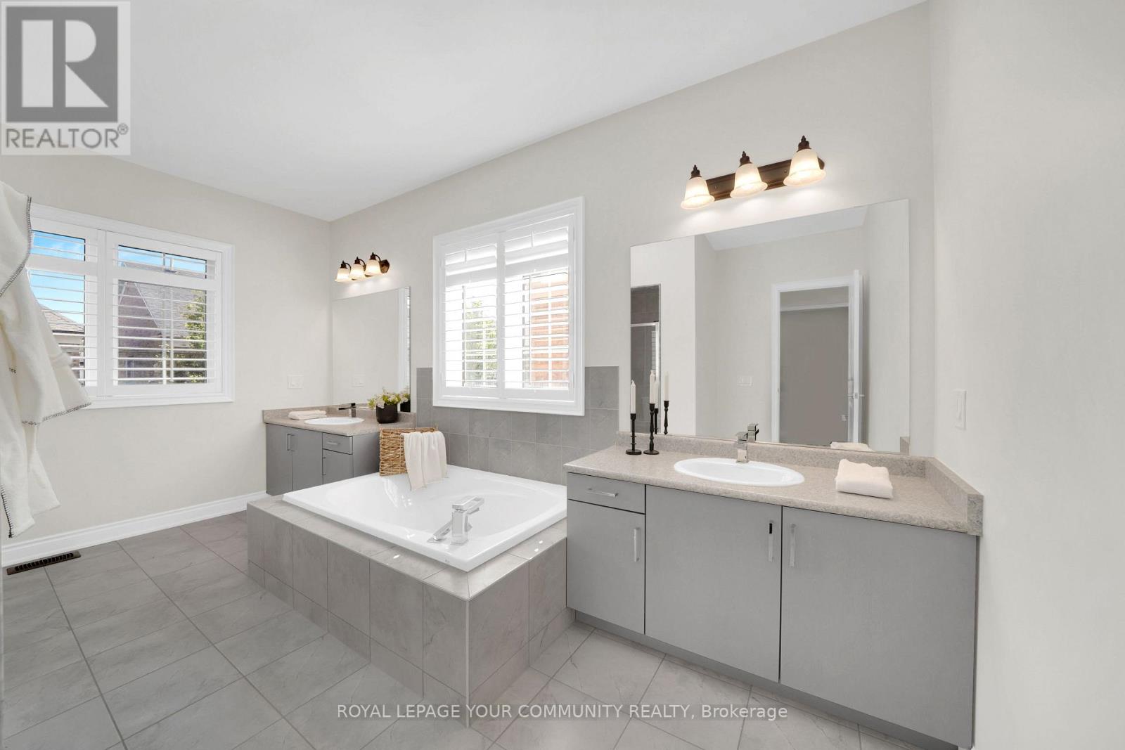 Photo 30 of 61 Ross Vennare Crescent, Vaughan ON