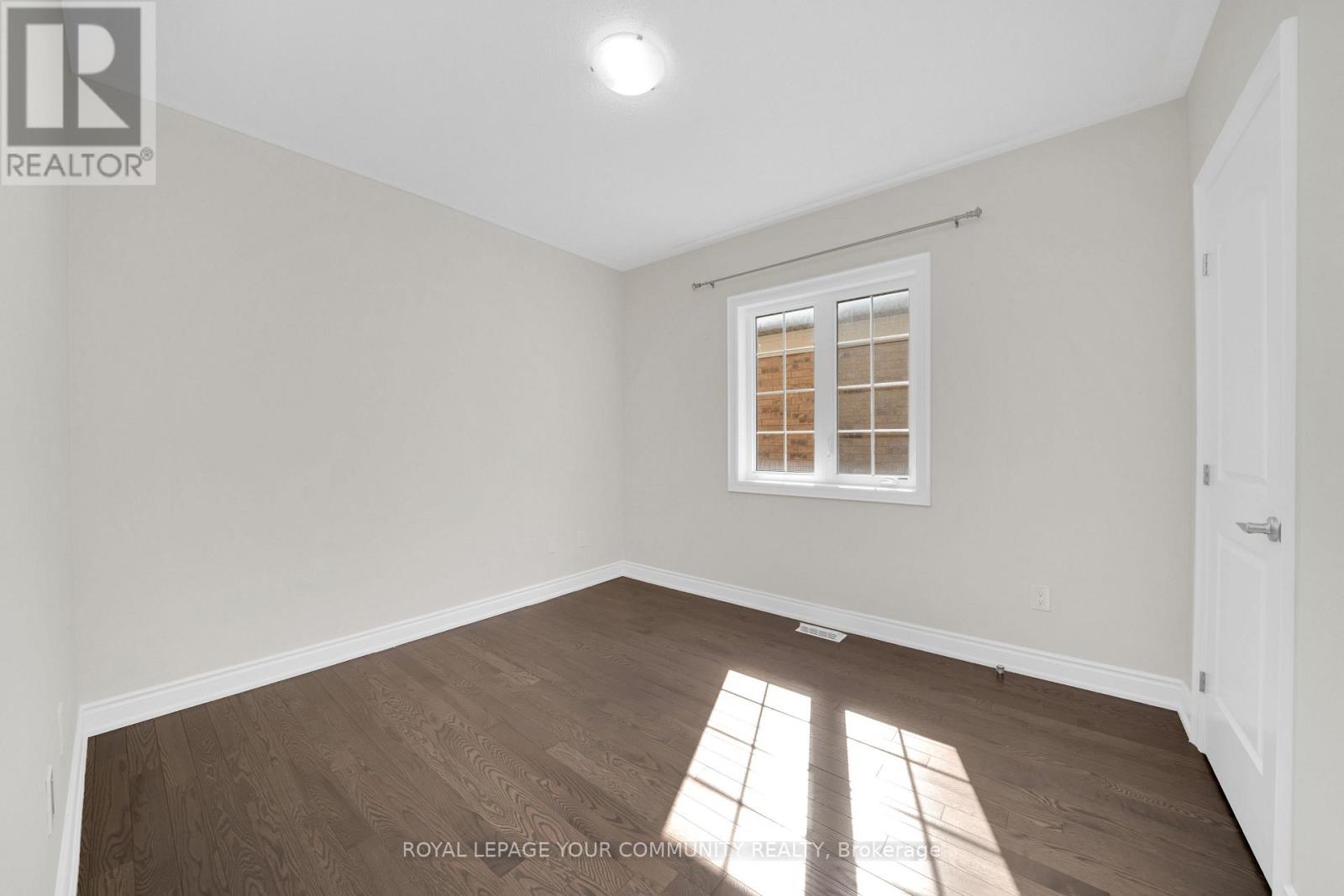 Photo 31 of 61 Ross Vennare Crescent, Vaughan ON