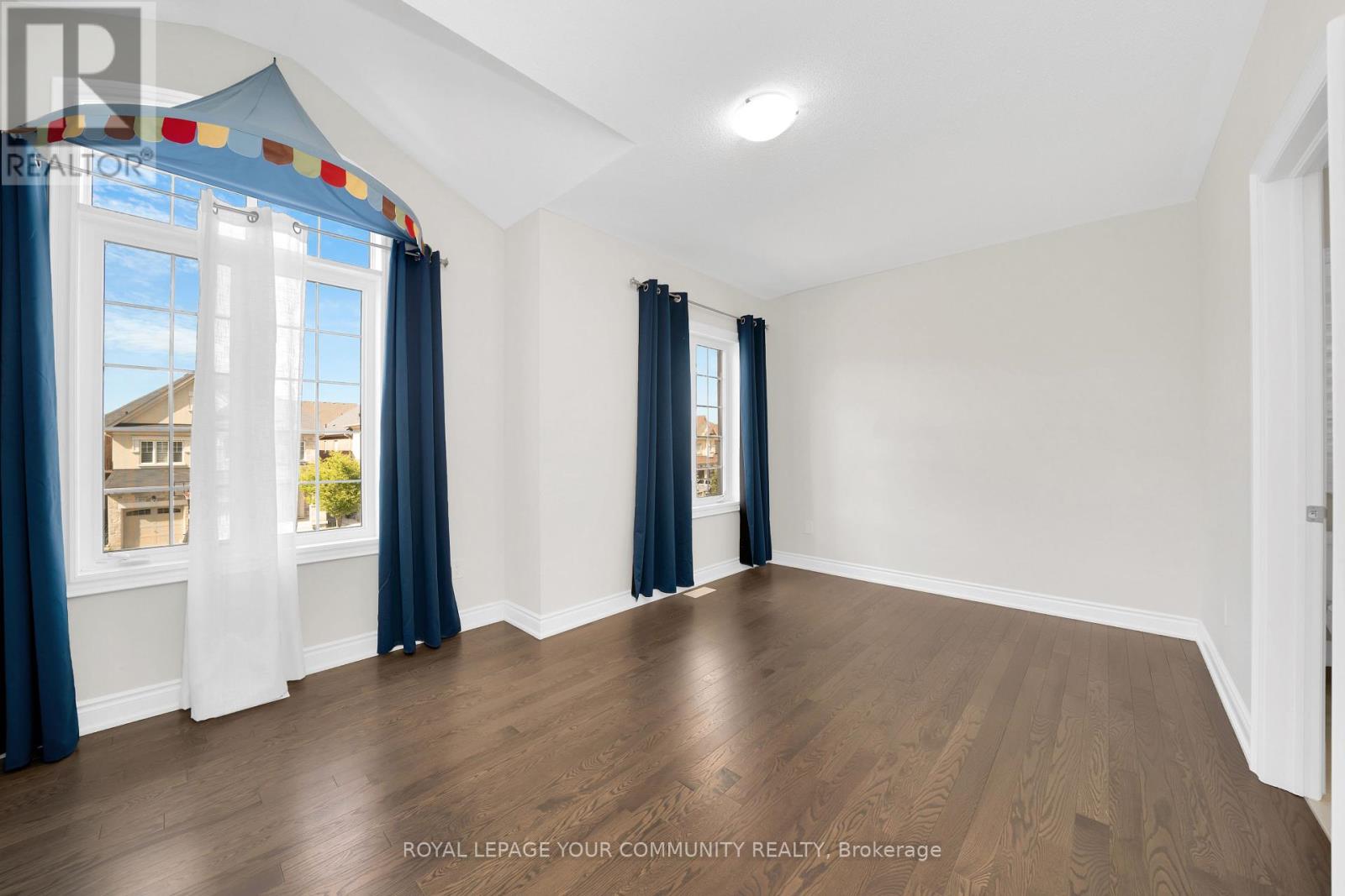 Photo 32 of 61 Ross Vennare Crescent, Vaughan ON