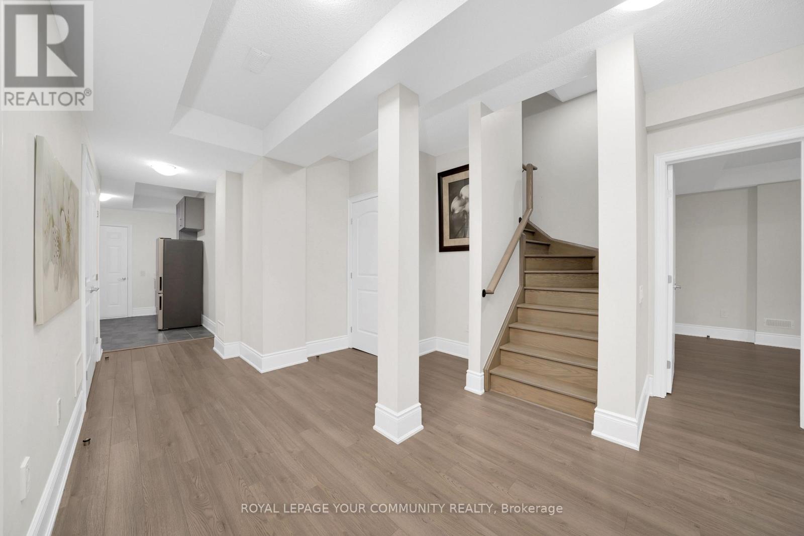 Photo 33 of 61 Ross Vennare Crescent, Vaughan ON