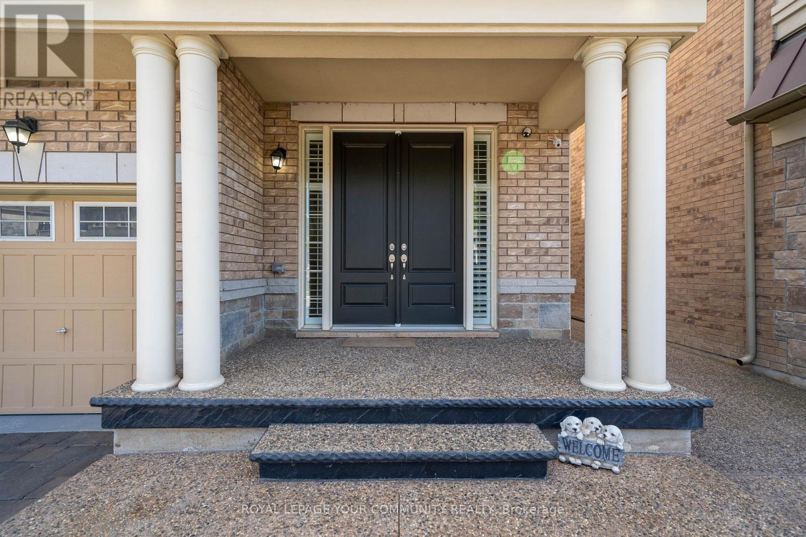 Photo 5 of 61 Ross Vennare Crescent, Vaughan ON
