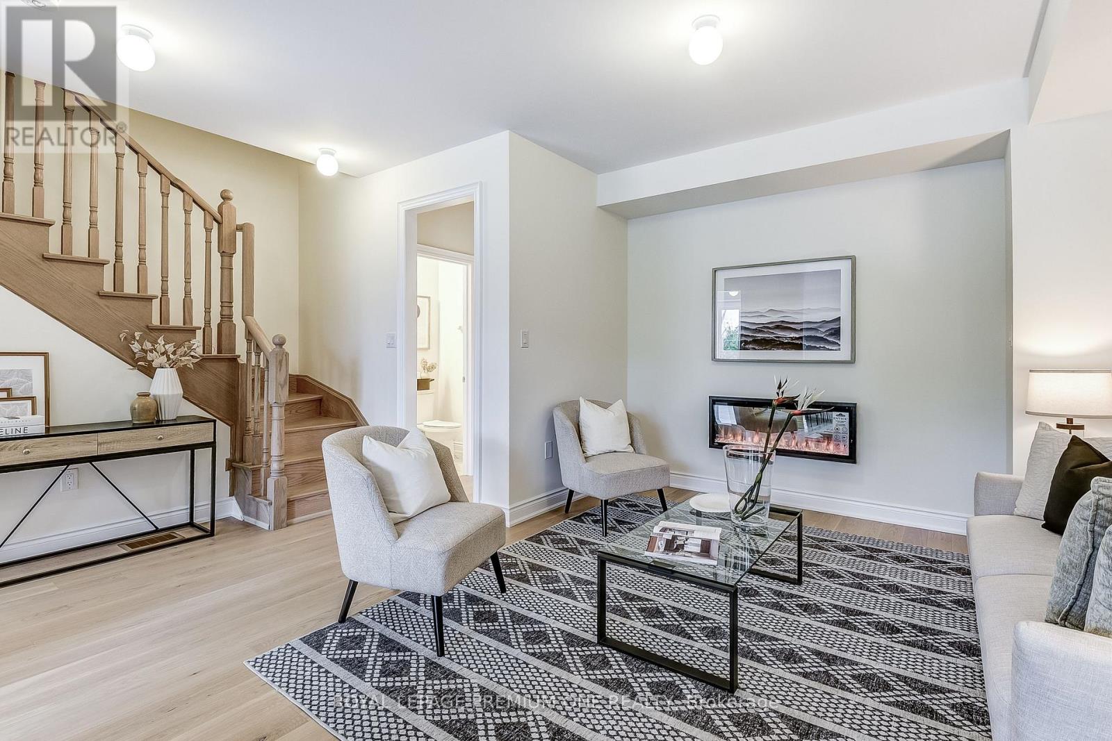 Photo 11 of 110 Thule Street, Vaughan ON