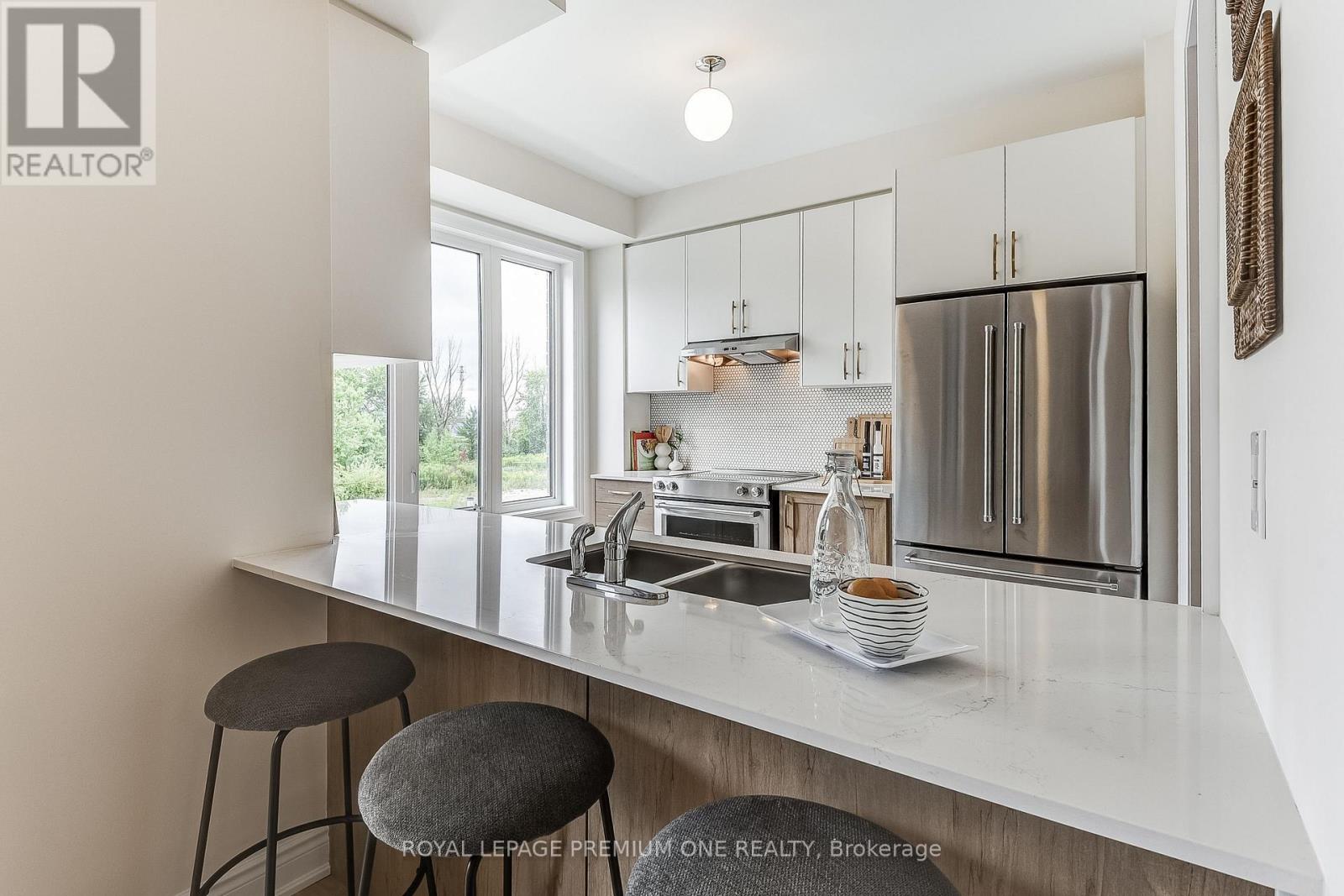 Photo 3 of 110 Thule Street, Vaughan ON
