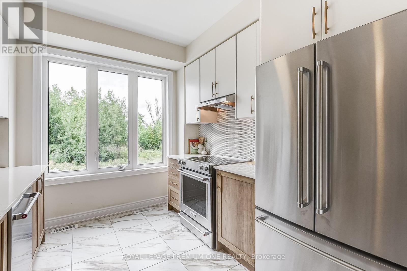 Photo 13 of 110 Thule Street, Vaughan ON