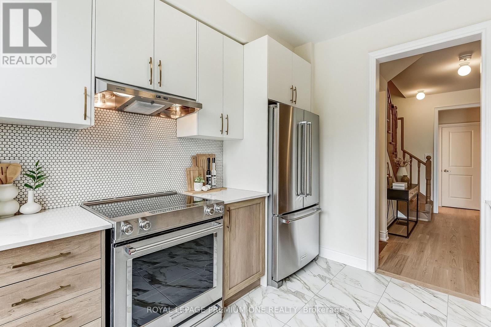 Photo 14 of 110 Thule Street, Vaughan ON