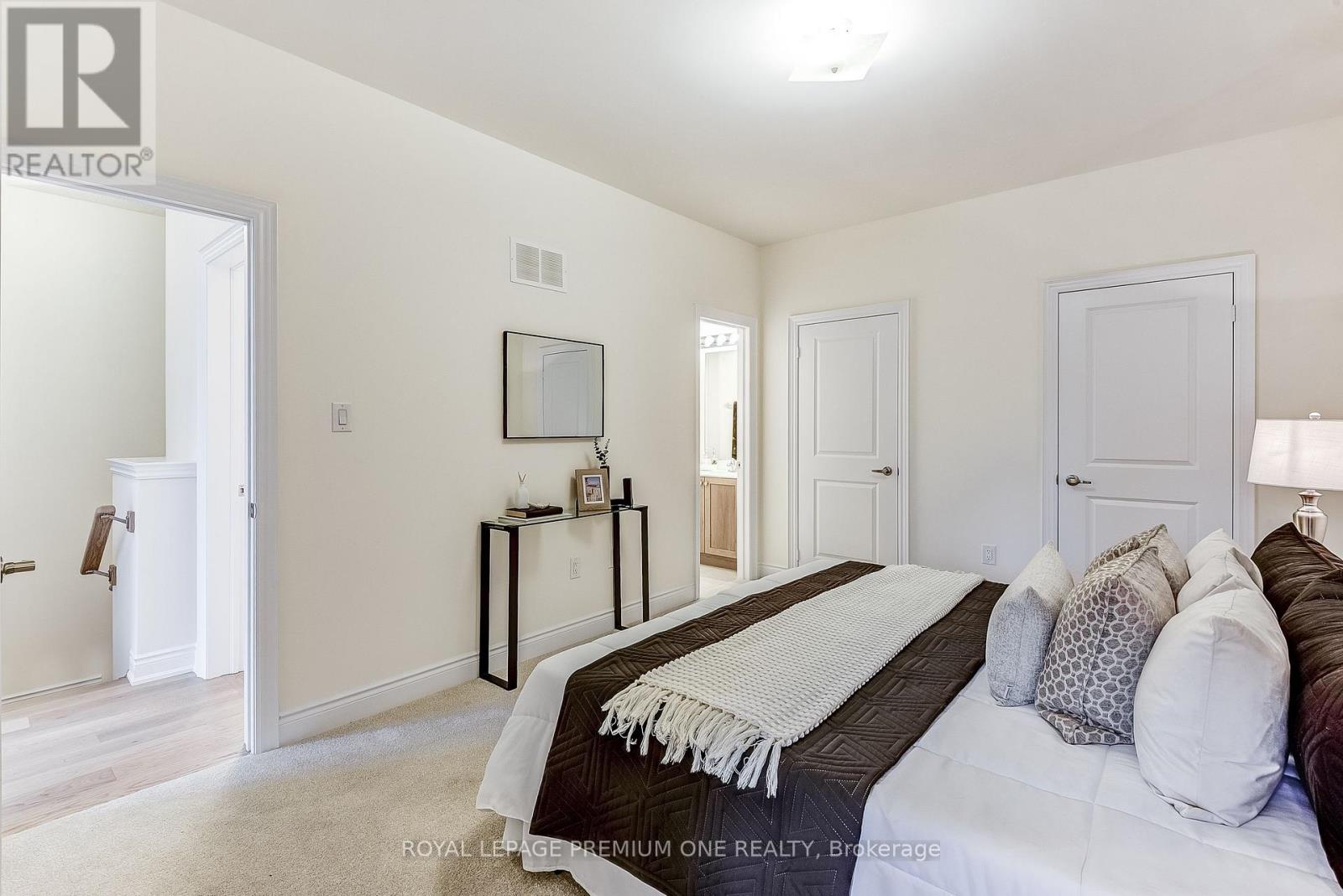 Photo 16 of 110 Thule Street, Vaughan ON