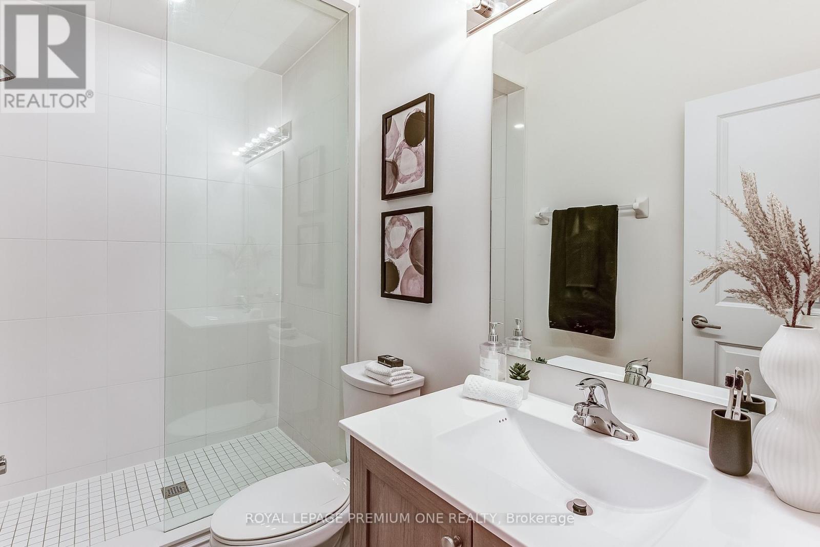 Photo 31 of 110 Thule Street, Vaughan ON