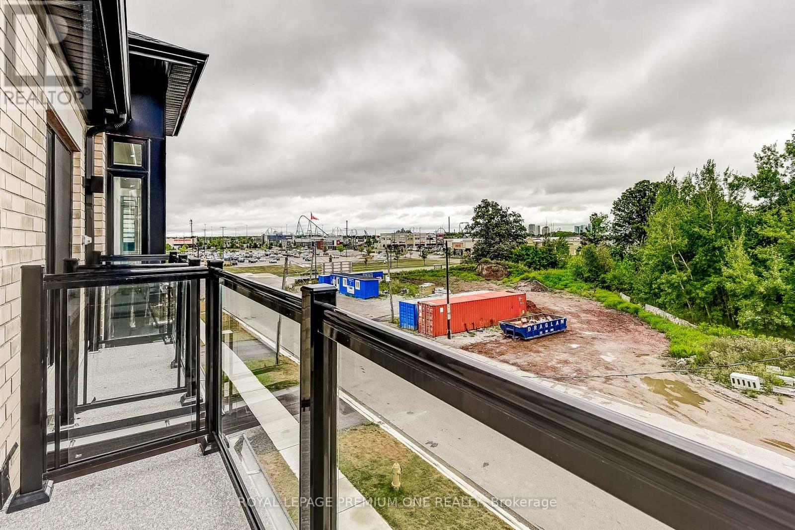 Photo 33 of 110 Thule Street, Vaughan ON