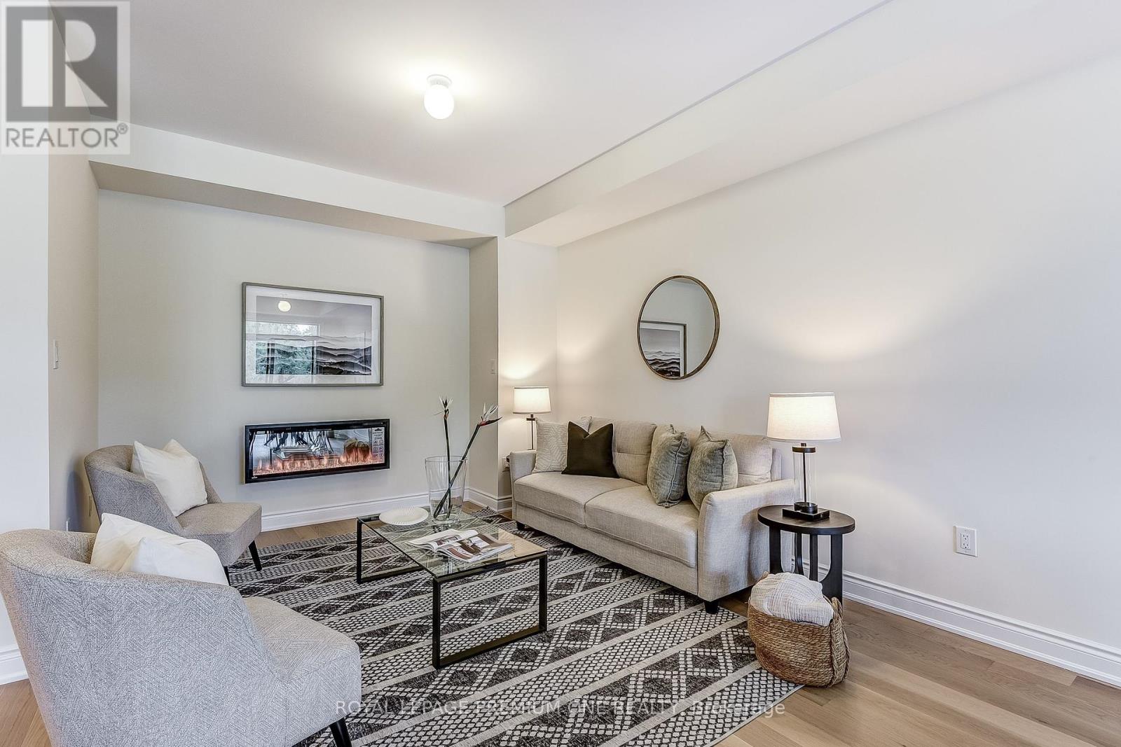 Photo 23 of 110 Thule Street, Vaughan ON