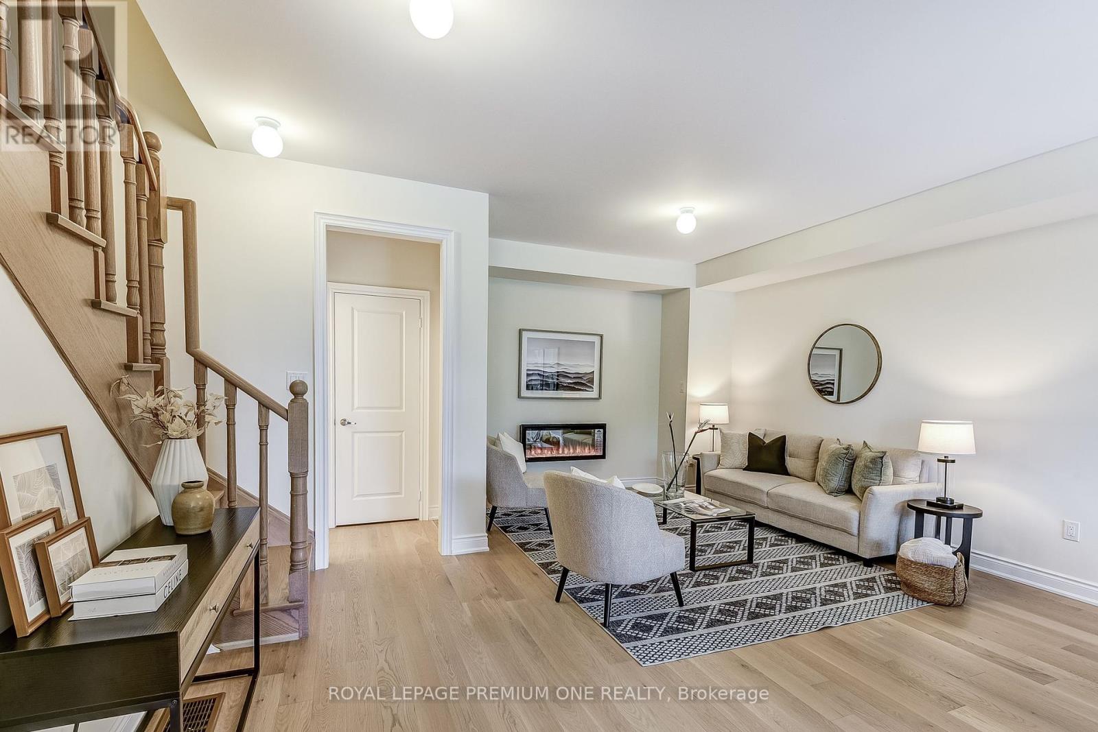 Photo 39 of 110 Thule Street, Vaughan ON