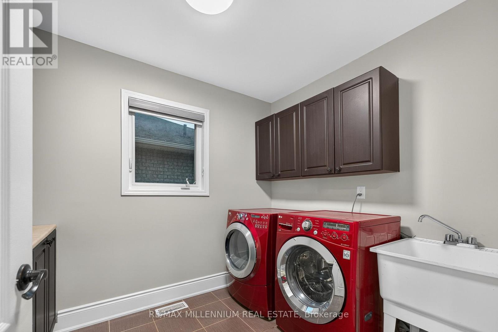 Photo 21 of 66 Armstrong Crescent, Bradford West Gwillimbury ON