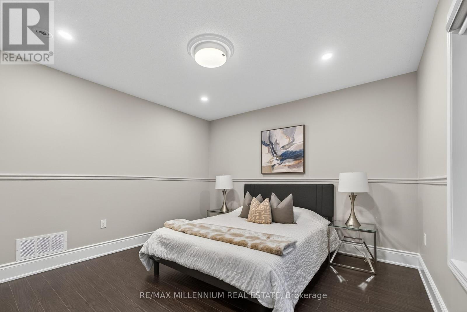 Photo 33 of 66 Armstrong Crescent, Bradford West Gwillimbury ON