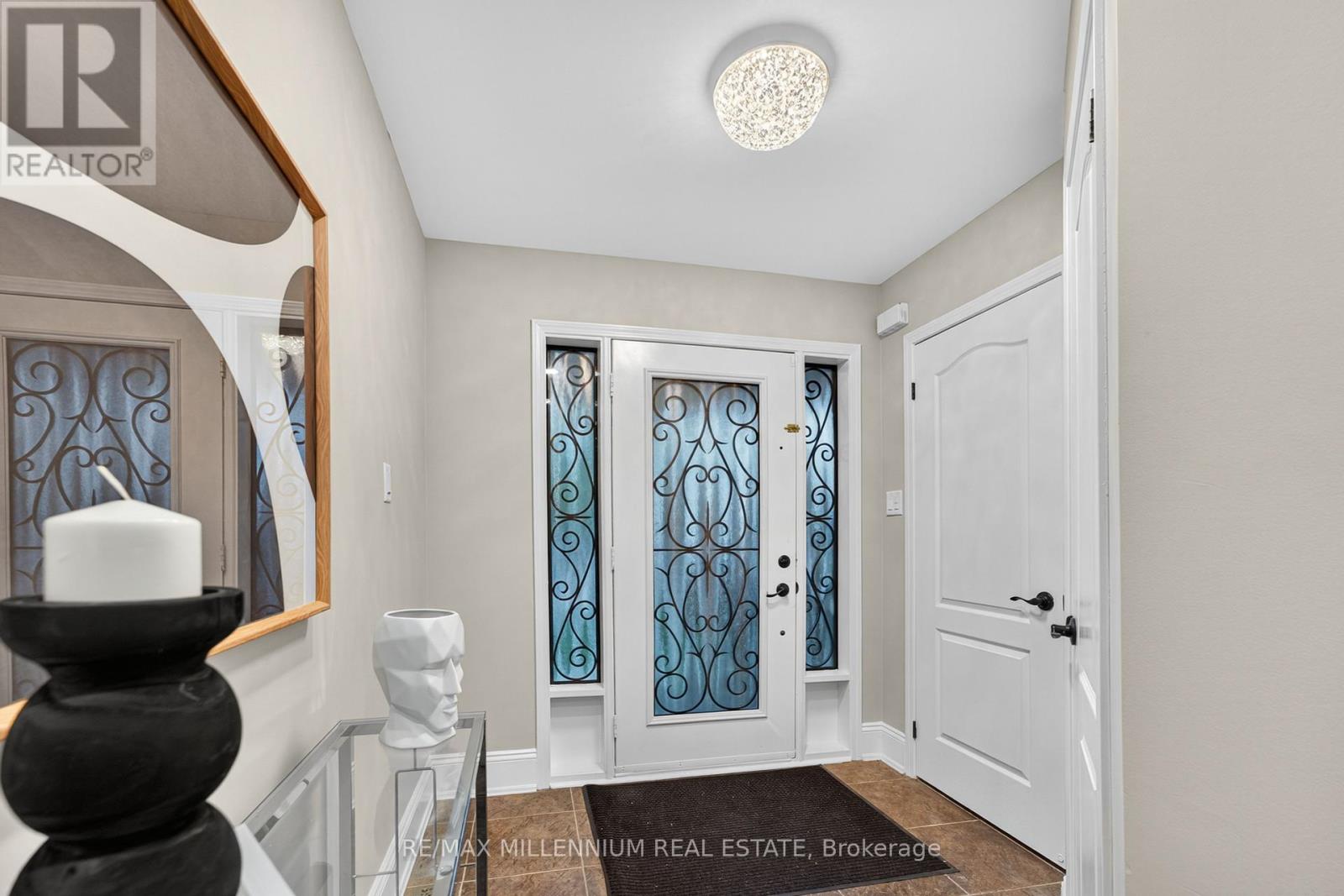 Photo 4 of 66 Armstrong Crescent, Bradford West Gwillimbury ON