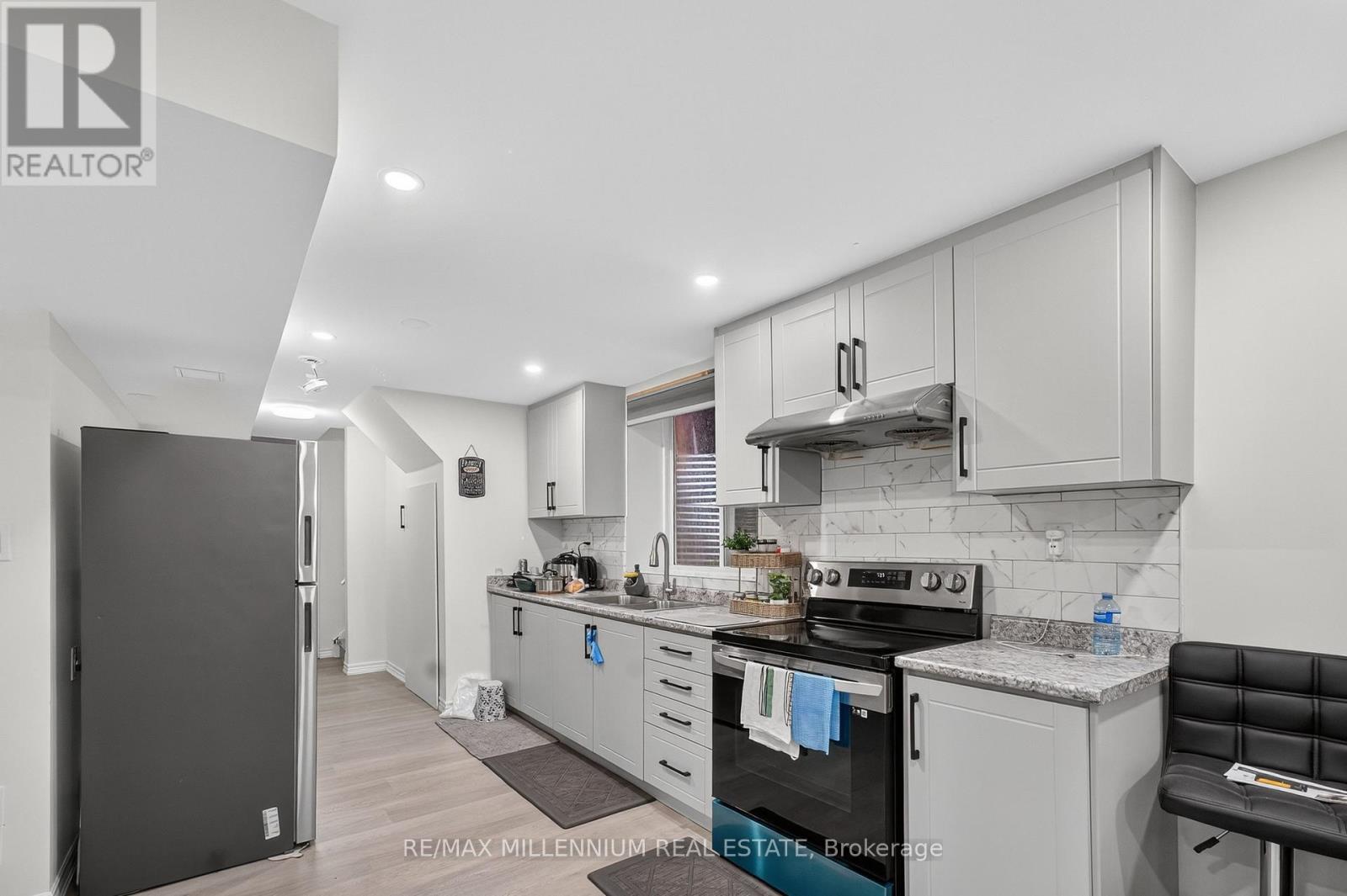 Photo 40 of 66 Armstrong Crescent, Bradford West Gwillimbury ON