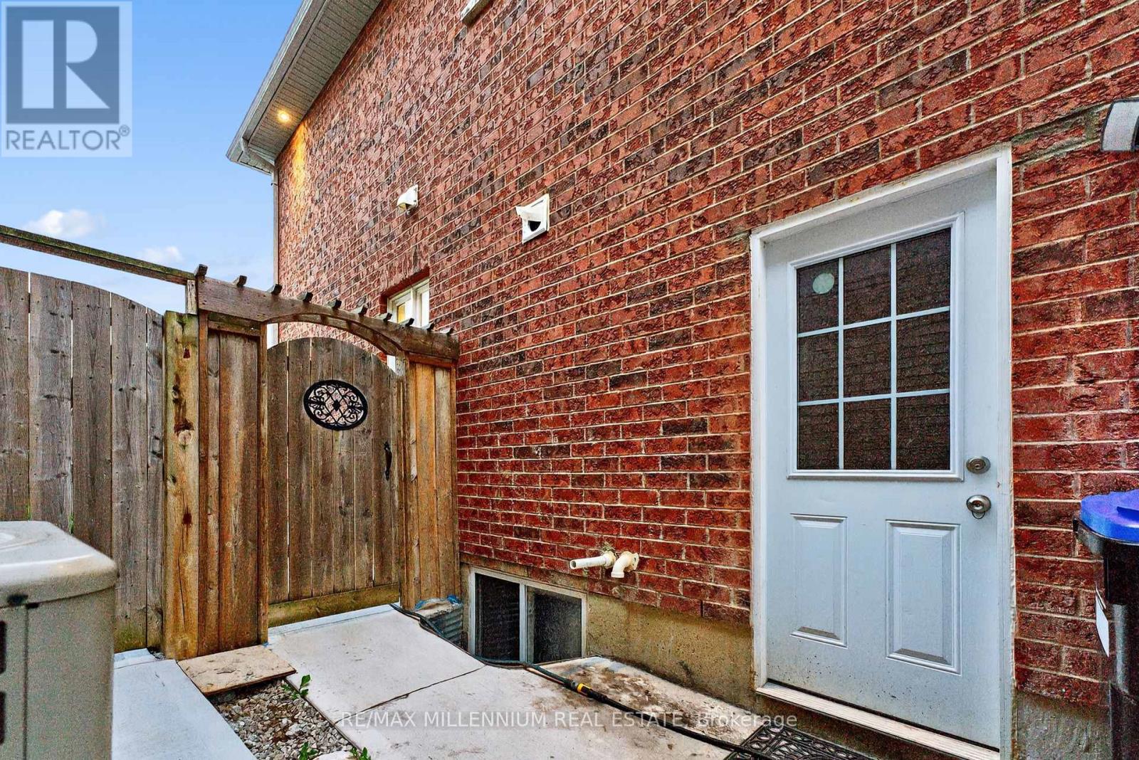 Photo 48 of 66 Armstrong Crescent, Bradford West Gwillimbury ON