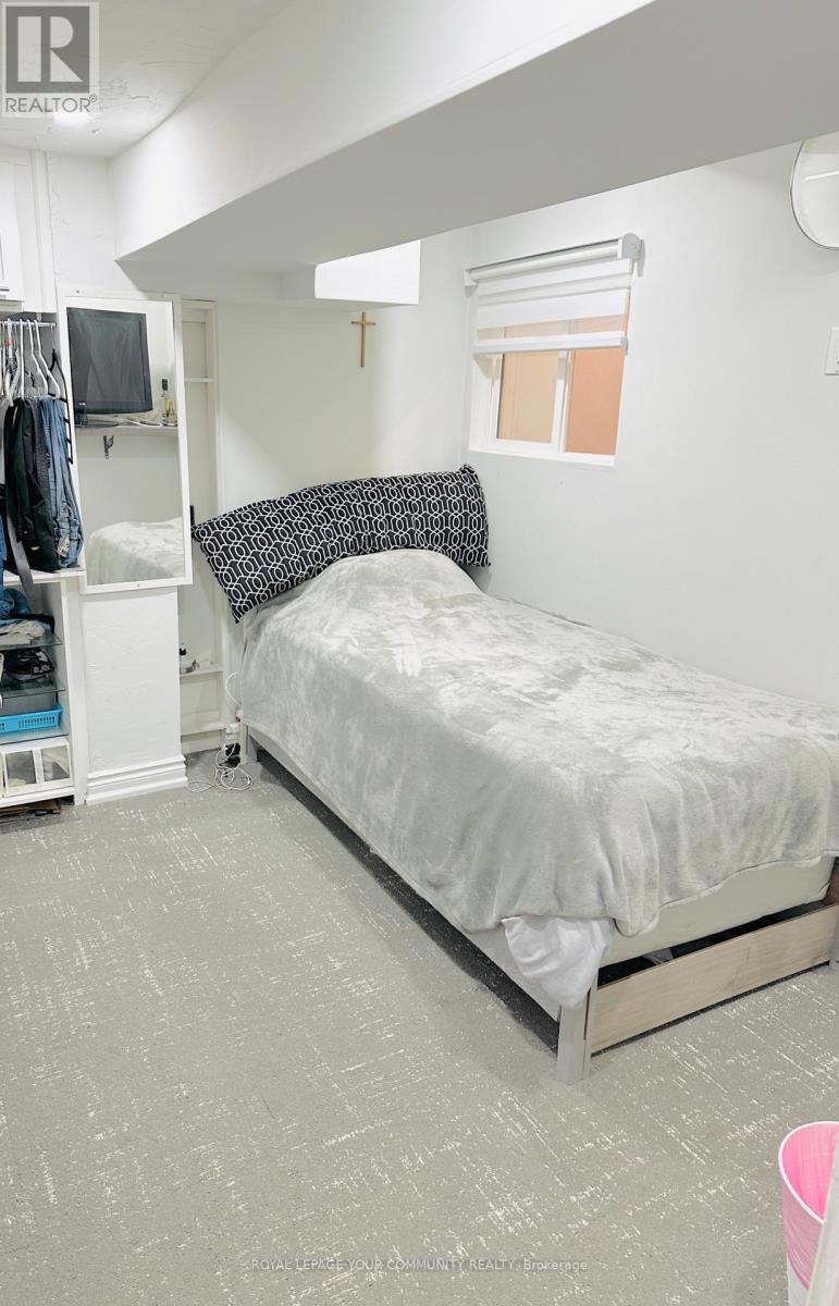Photo 10 of Basement 132 Dolce Crescent, Vaughan ON
