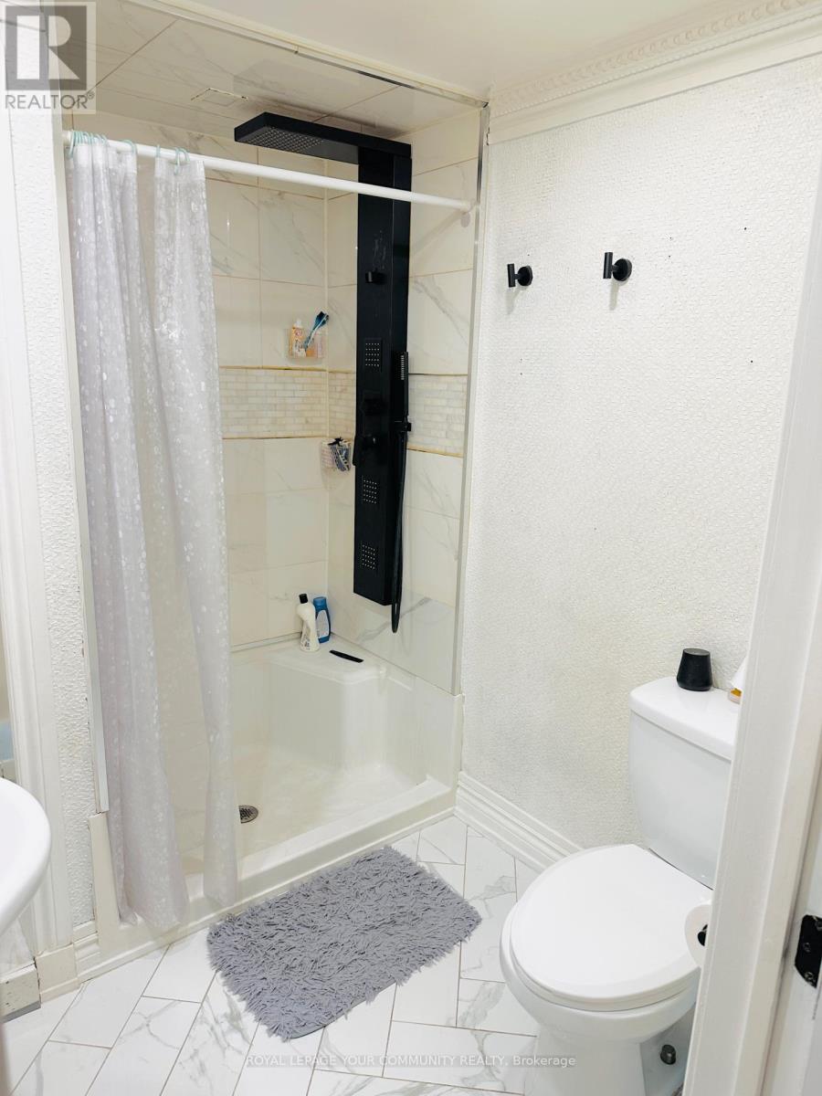 Photo 13 of Basement 132 Dolce Crescent, Vaughan ON