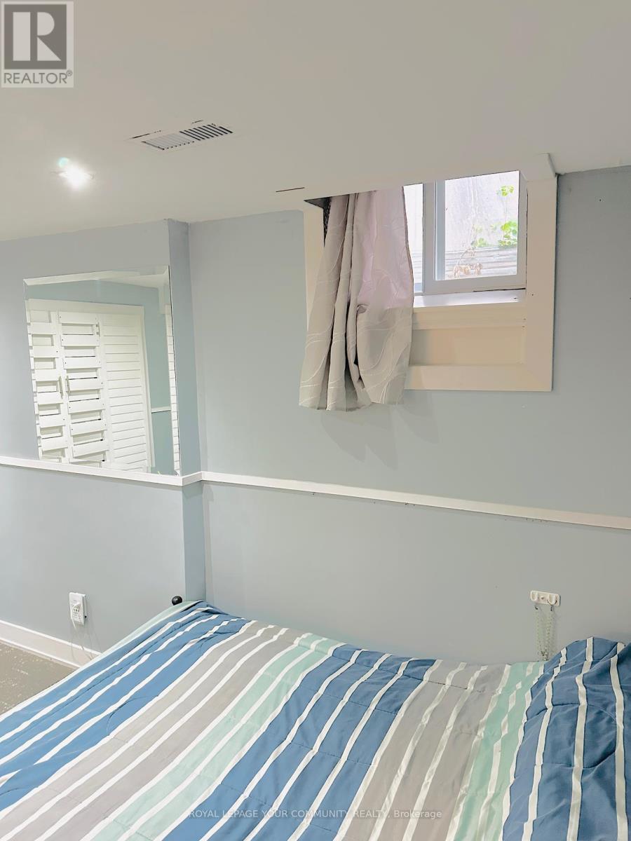 Photo 15 of Basement 132 Dolce Crescent, Vaughan ON