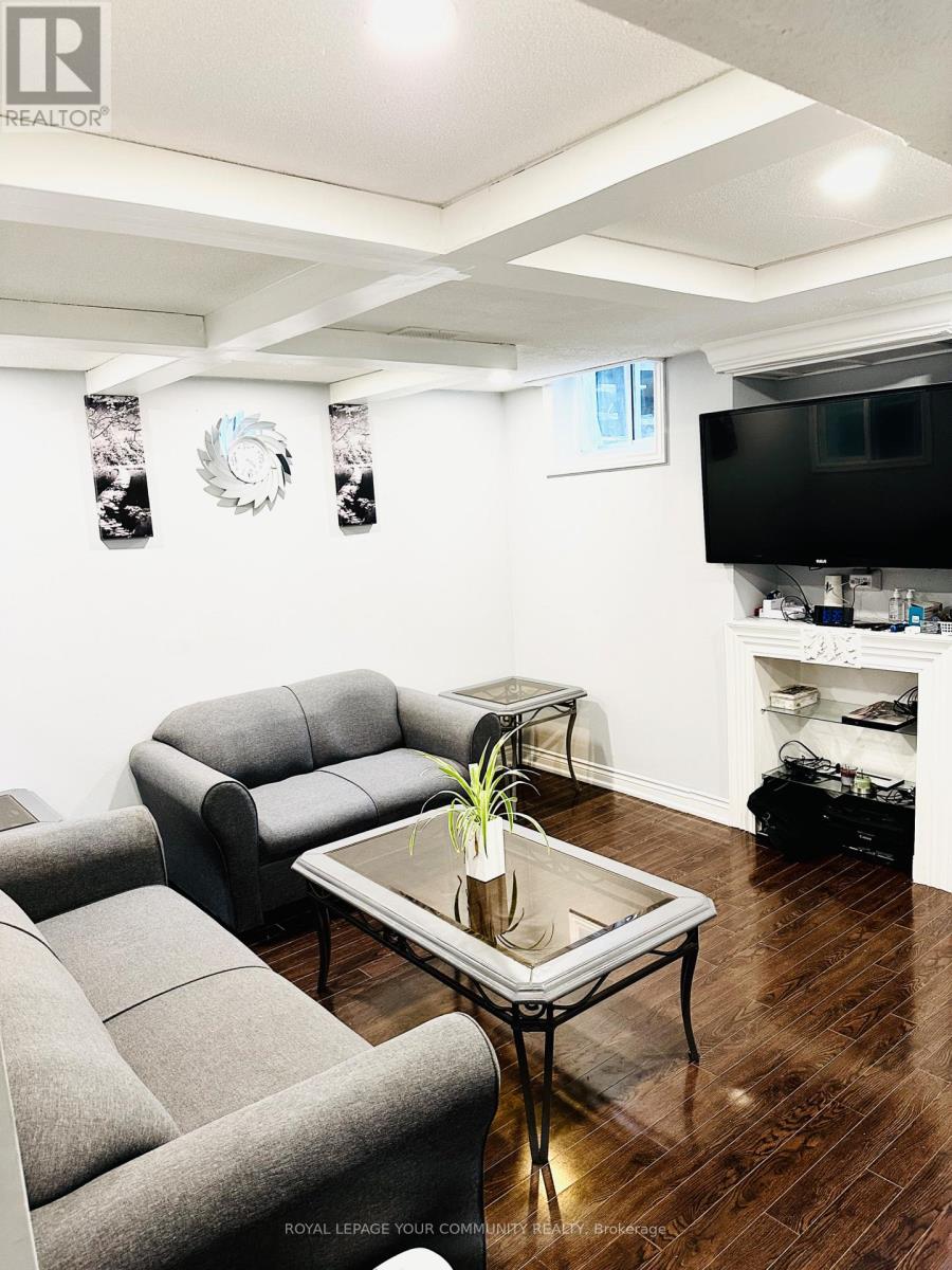Photo 17 of Basement 132 Dolce Crescent, Vaughan ON