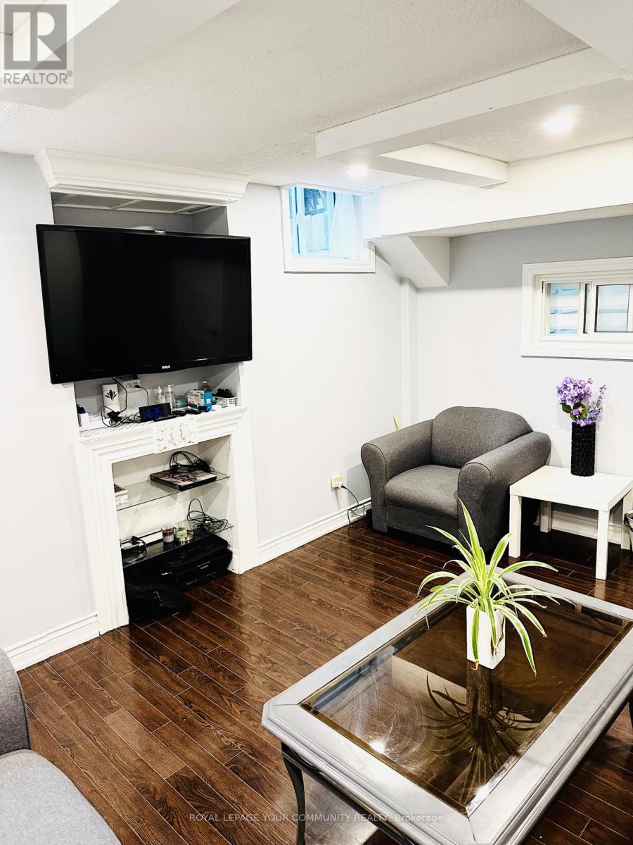 Photo 18 of Basement 132 Dolce Crescent, Vaughan ON