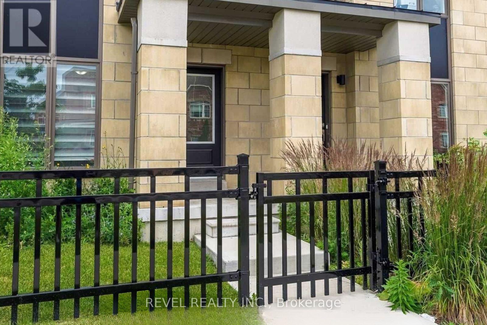 Photo 6 of 21 Donald Fleming Way, Whitby ON