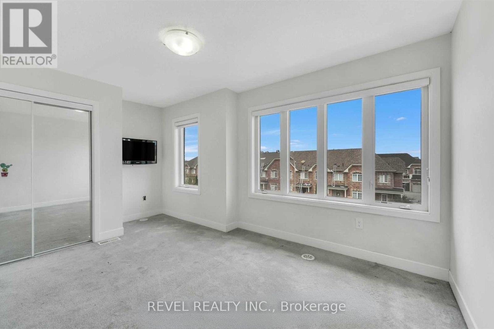 Photo 4 of 21 Donald Fleming Way, Whitby ON