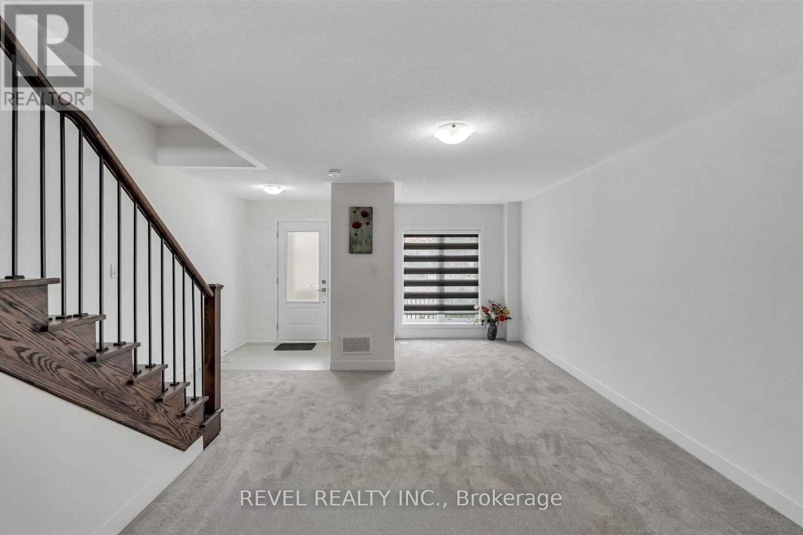 Photo 5 of 21 Donald Fleming Way, Whitby ON