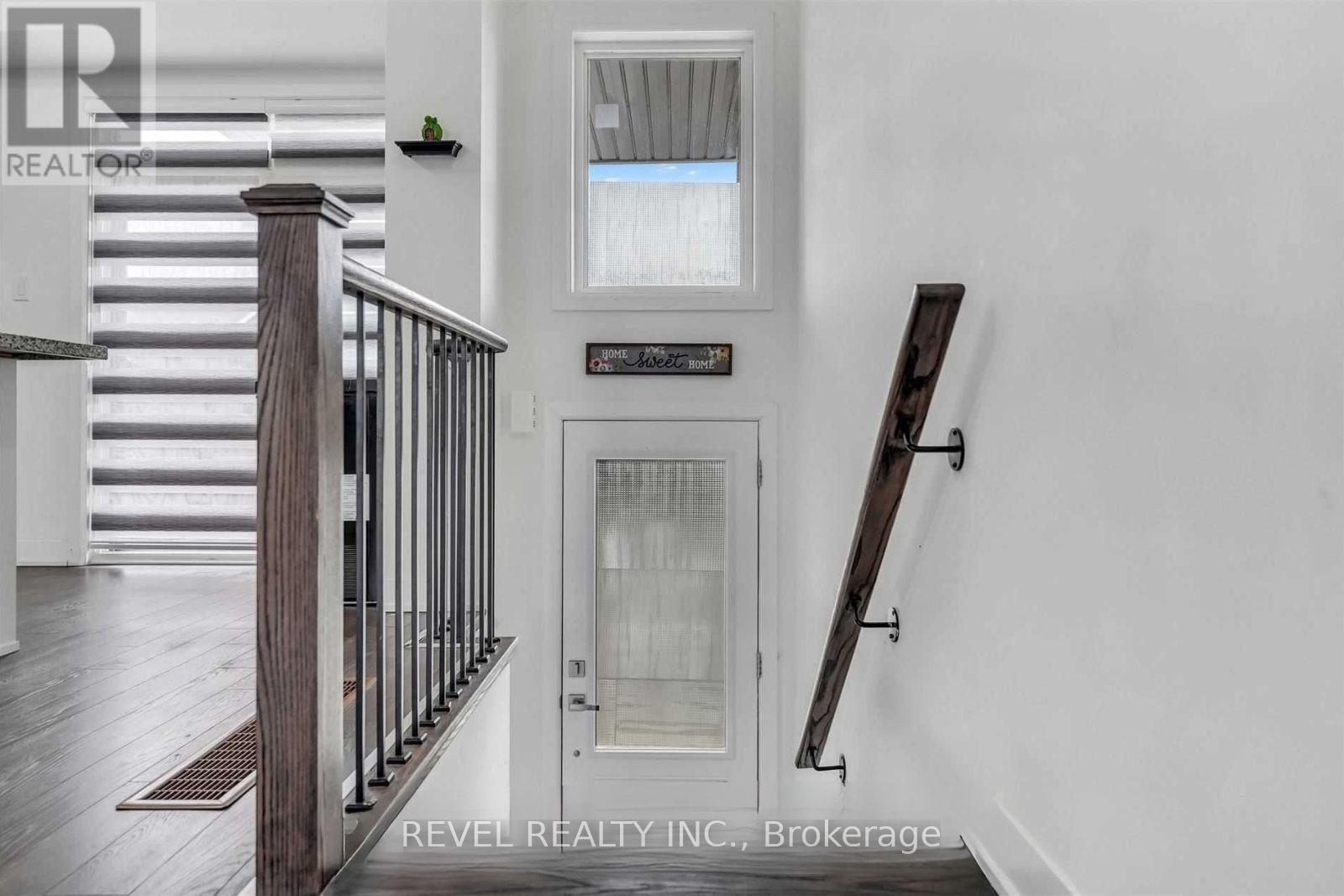 Photo 7 of 21 Donald Fleming Way, Whitby ON