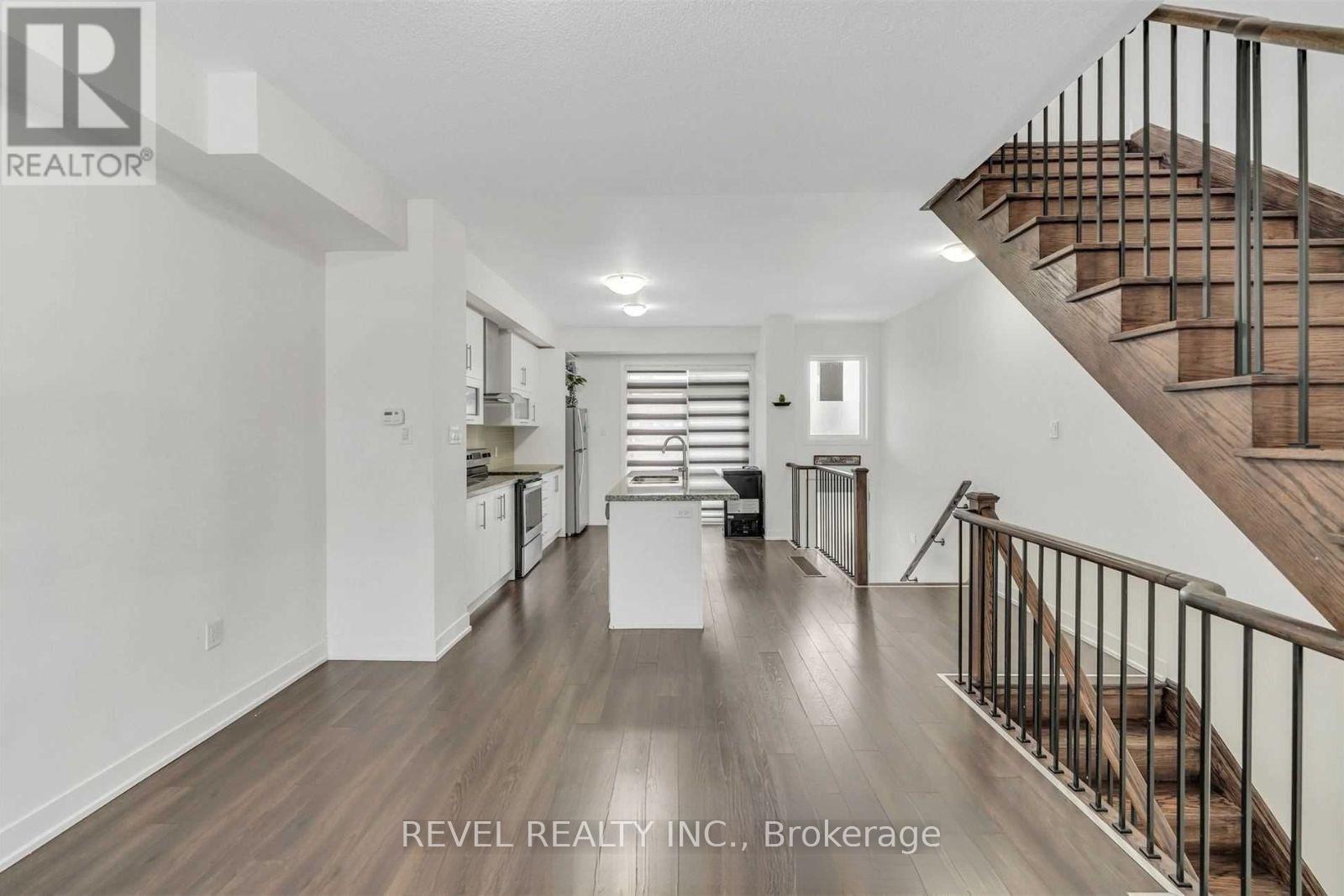 Photo 14 of 21 Donald Fleming Way, Whitby ON