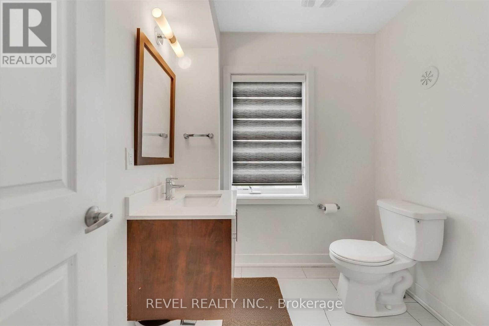 Photo 15 of 21 Donald Fleming Way, Whitby ON